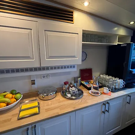 Hotel Hotelboat Iris