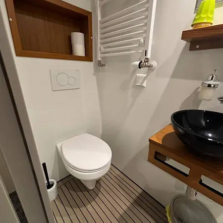 מלון Hotelboat Iris *