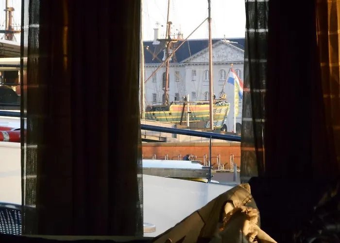 Hotelboat Iris Hotel *