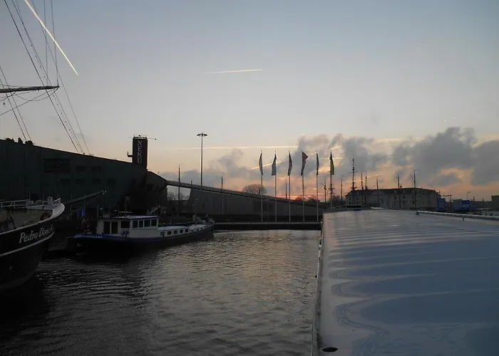 Hotelboat Iris Hotel *