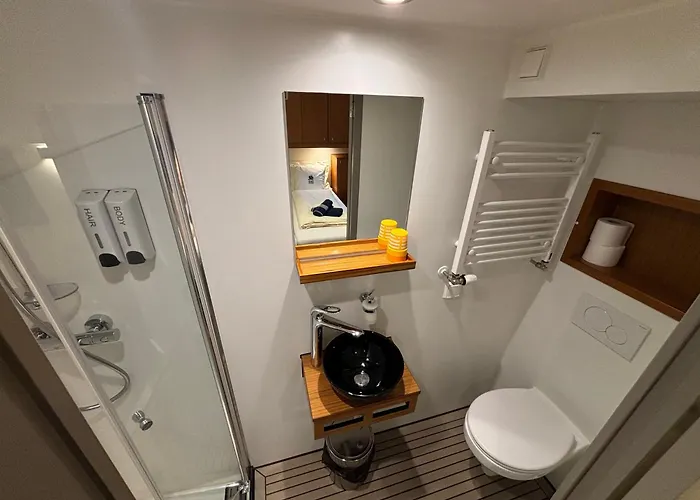 Hotelboat Iris Hotel *